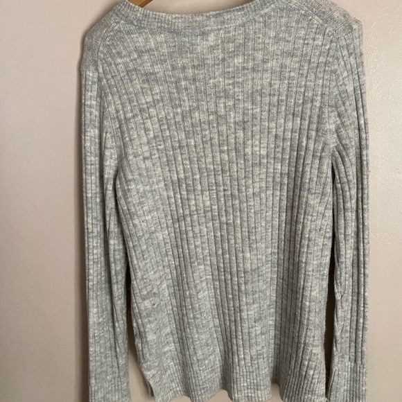 Gray sweater - Picture 5 of 6